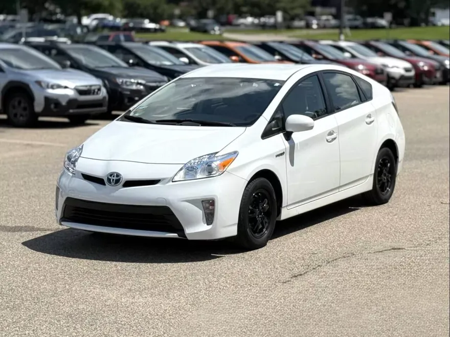 2013 Toyota Prius Two photo 1