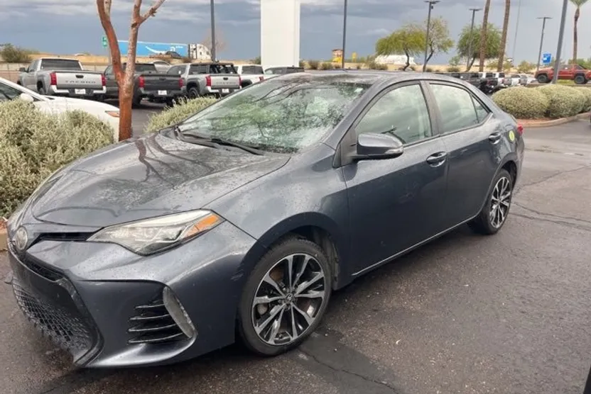2017 Toyota Corolla SE photo 1