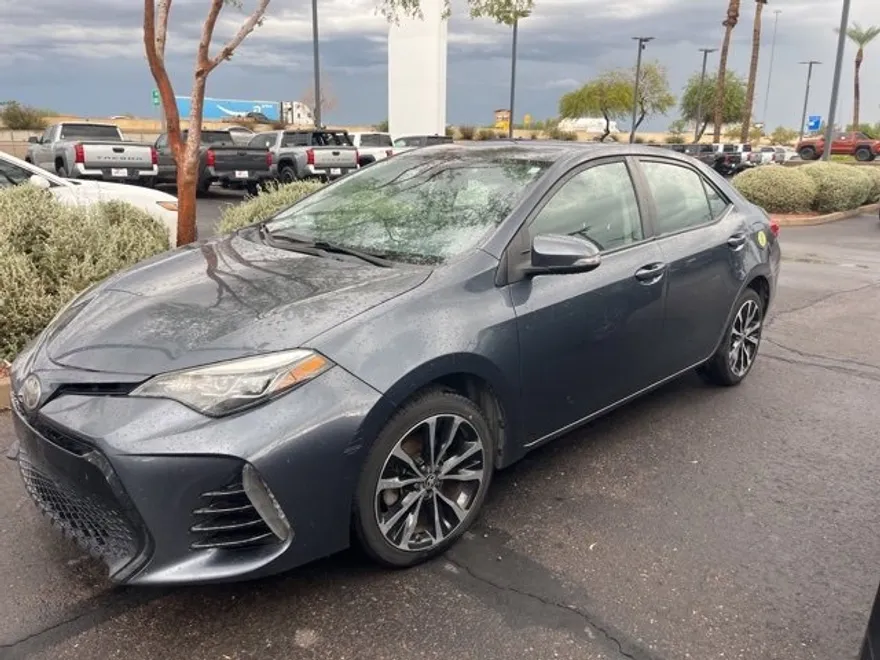 2017 Toyota Corolla SE photo 1
