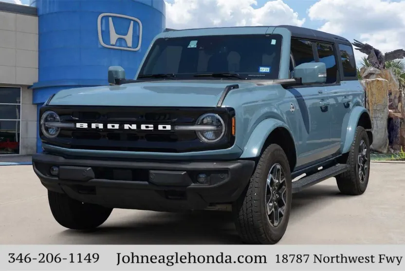 2023 Ford Bronco Outer Banks photo 1