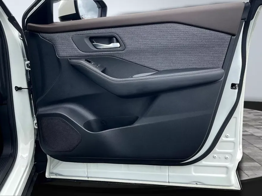 2023 Nissan Rogue SV photo 22
