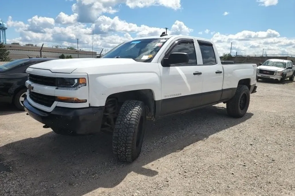 2018 Chevrolet Silverado 1500 Custom photo 1