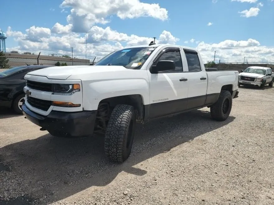 2018 Chevrolet Silverado 1500 Custom photo 1