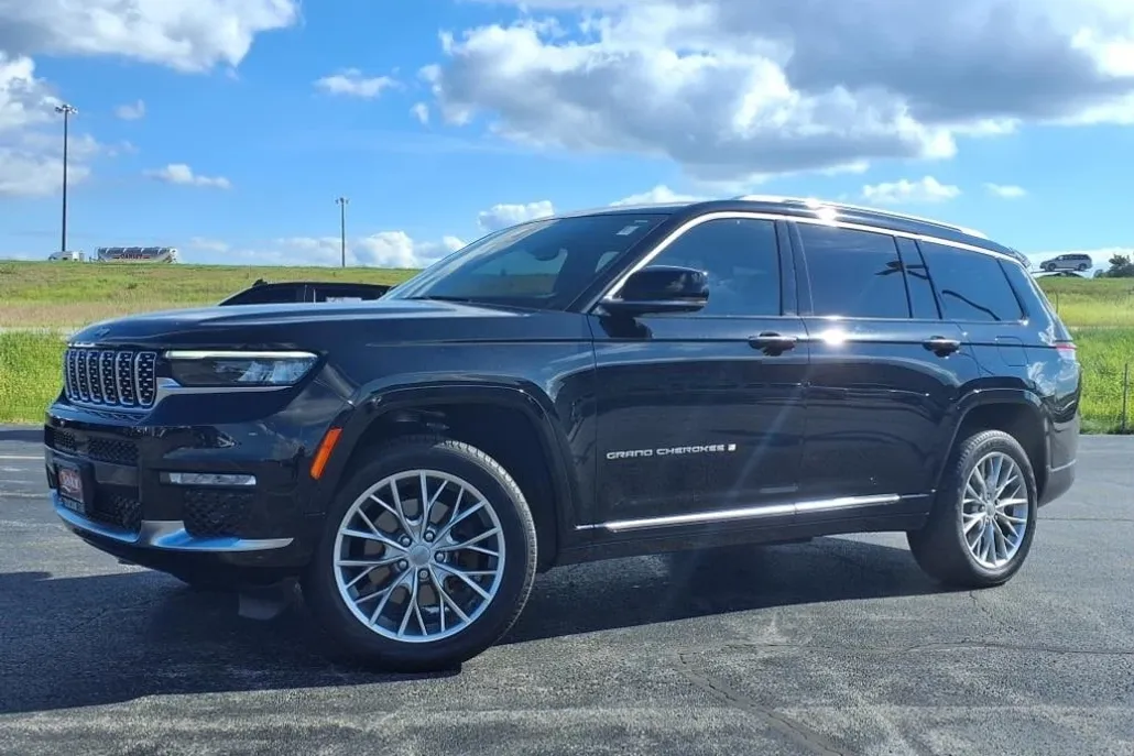 2023 Jeep Grand Cherokee L Summit photo 1