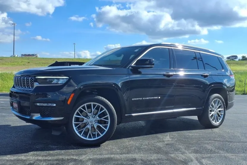 2023 Jeep Grand Cherokee L Summit photo 1