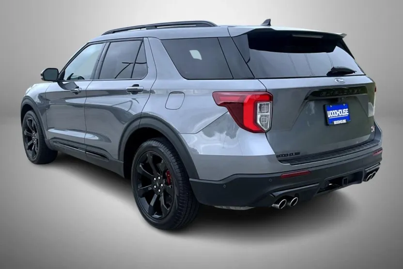 2021 Ford Explorer ST photo 1