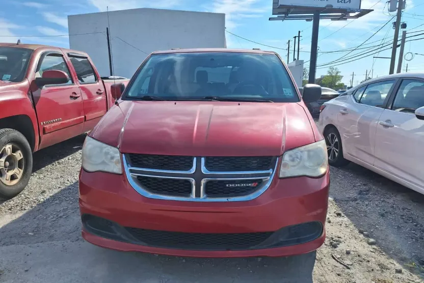 2013 Dodge Grand Caravan SXT photo 1