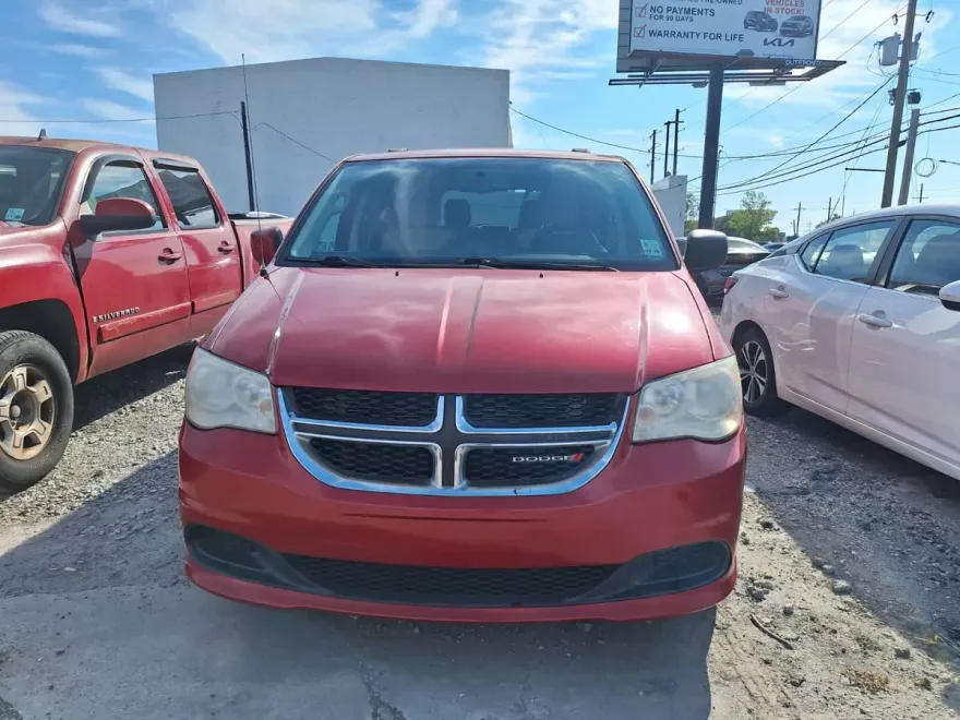 2013 Dodge Grand Caravan SXT photo 1