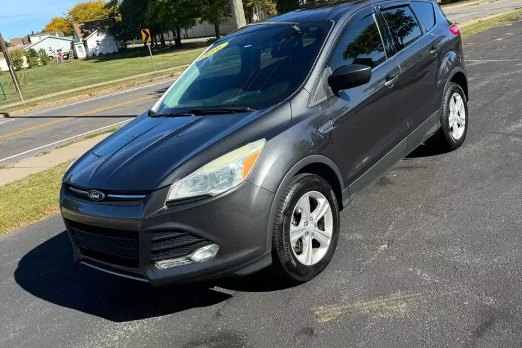 2016 Ford Escape SE Sport photo 1