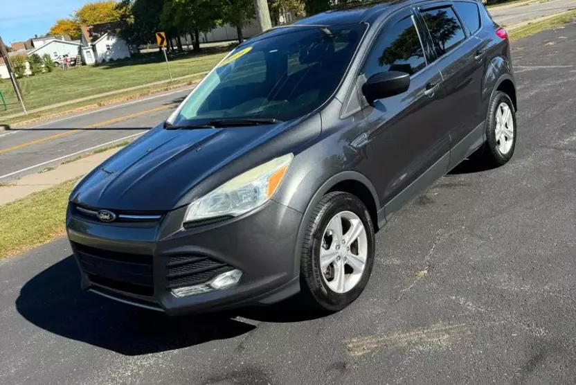 2016 Ford Escape SE Sport photo 1