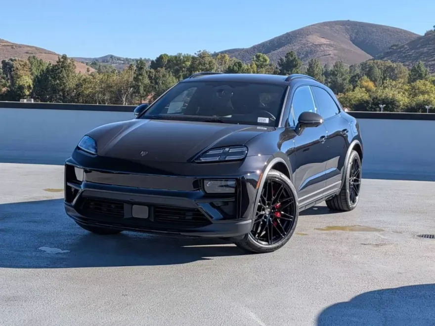 2025 Porsche Macan Electric Turbo photo 1