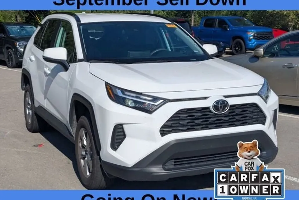2024 Toyota RAV4 XLE photo 1
