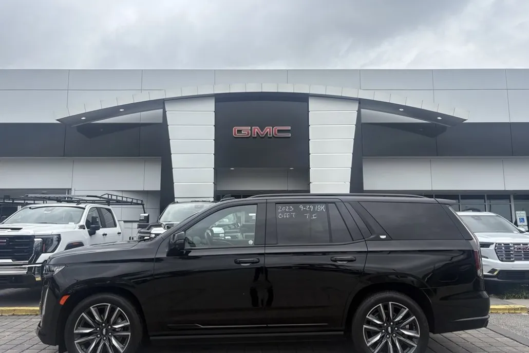2023 Cadillac Escalade Sport photo 1