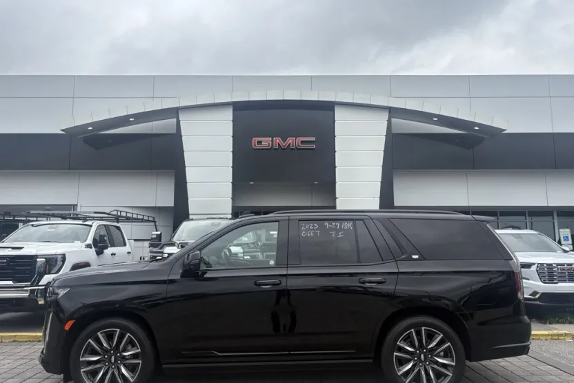 2023 Cadillac Escalade Sport photo 1