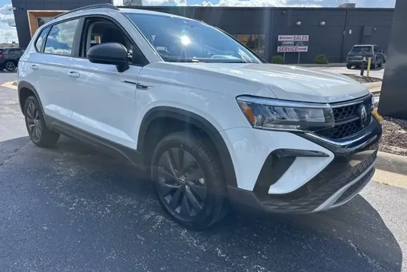 2024 Volkswagen Taos S photo 1