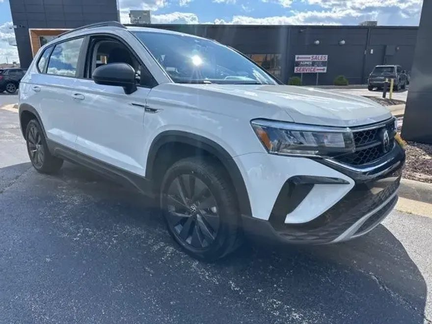 2024 Volkswagen Taos S photo 1