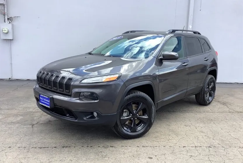 2015 Jeep Cherokee Altitude photo 1