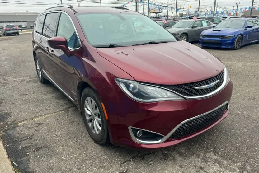 2018 Chrysler Pacifica Touring Plus photo 1