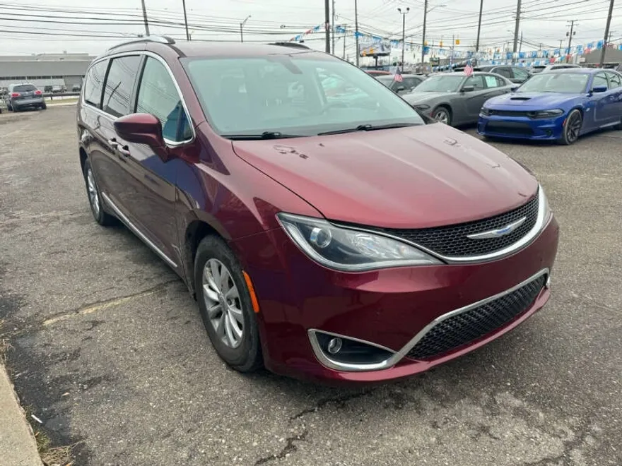 2018 Chrysler Pacifica Touring Plus photo 1