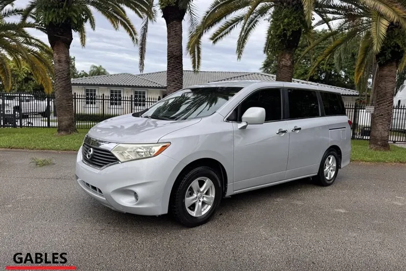 2013 Nissan Quest SV photo 1