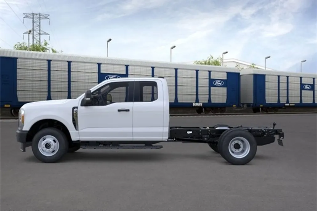 2025 Ford F-350 photo 1