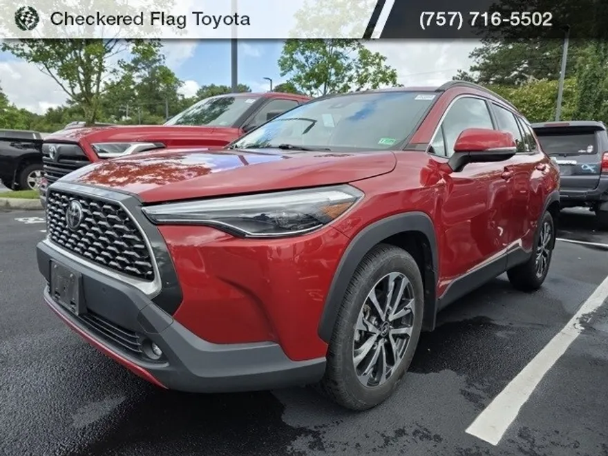 2022 Toyota Corolla Cross XLE photo 1
