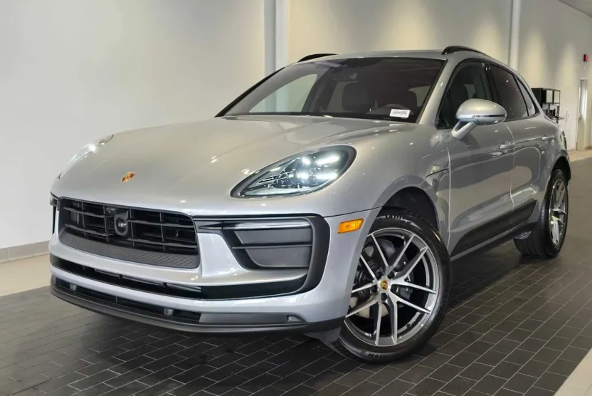 2024 Porsche Macan Base photo 1