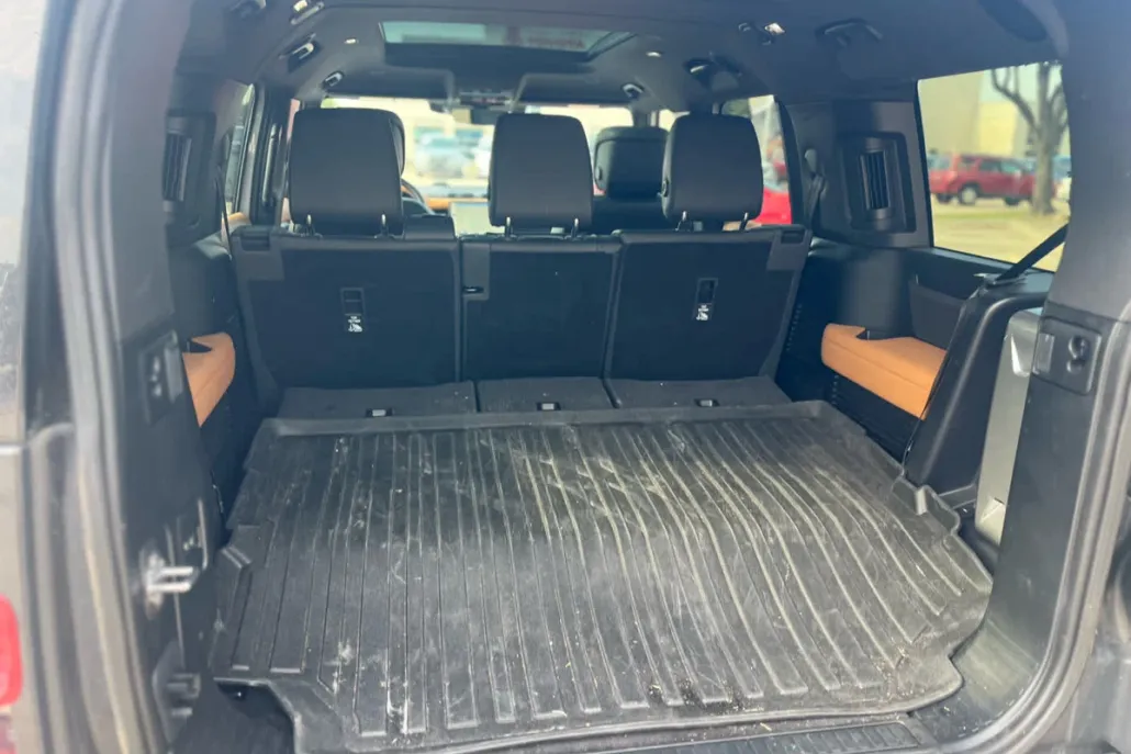 2023 Land Rover Defender X-Dynamic SE photo 1