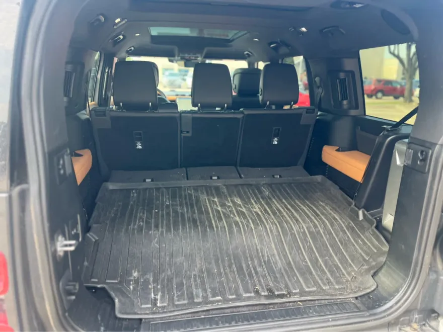 2023 Land Rover Defender X-Dynamic SE photo 1