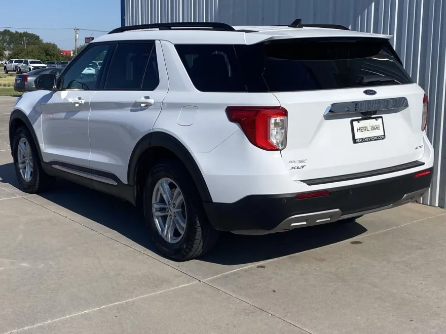 2023 Ford Explorer XLT photo 1