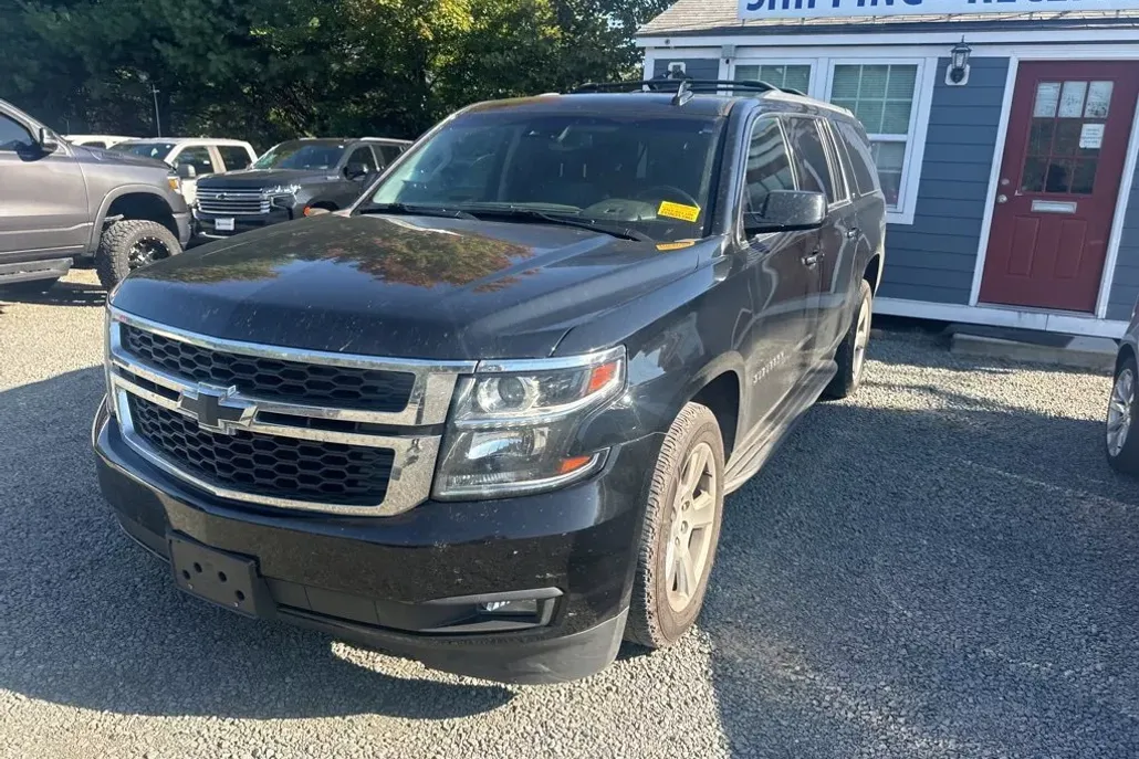 2020 Chevrolet Suburban LT photo 1