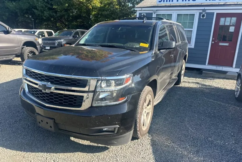 2020 Chevrolet Suburban LT photo 1