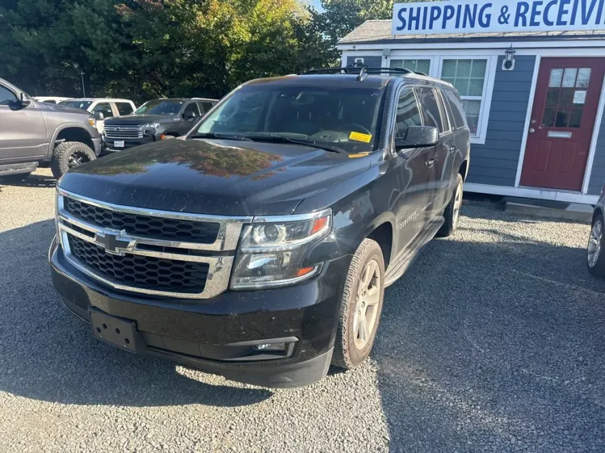2020 Chevrolet Suburban LT photo 1