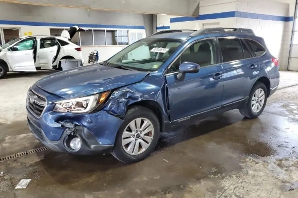 2019 Subaru Outback 2.5i Premium photo 1