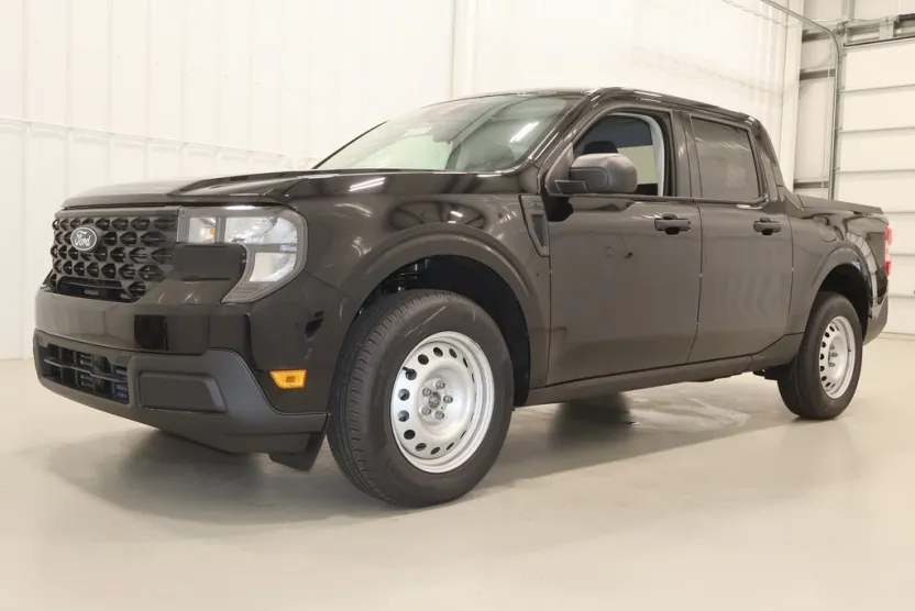 2025 Ford Maverick XL photo 1