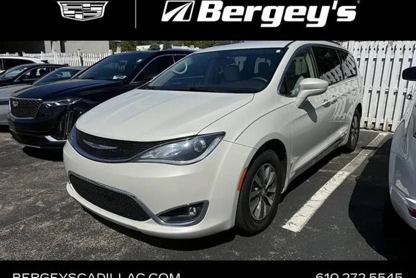 2020 Chrysler Pacifica Touring Plus photo 1
