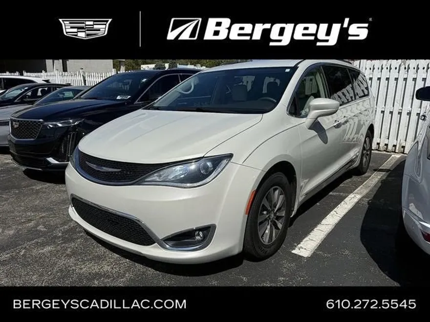 2020 Chrysler Pacifica Touring Plus photo 1