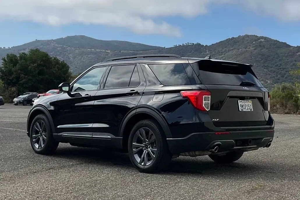 2024 Ford Explorer XLT photo 1