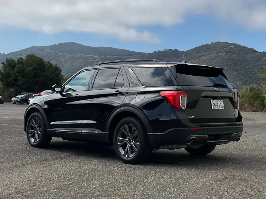 2024 Ford Explorer XLT photo 1