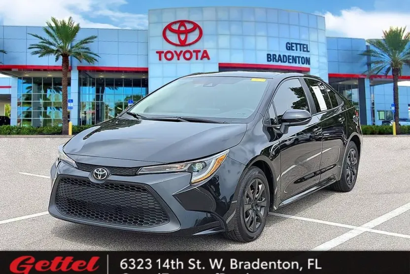 2022 Toyota Corolla LE photo 1