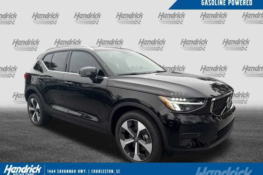 2025 Volvo XC40 Core photo 1