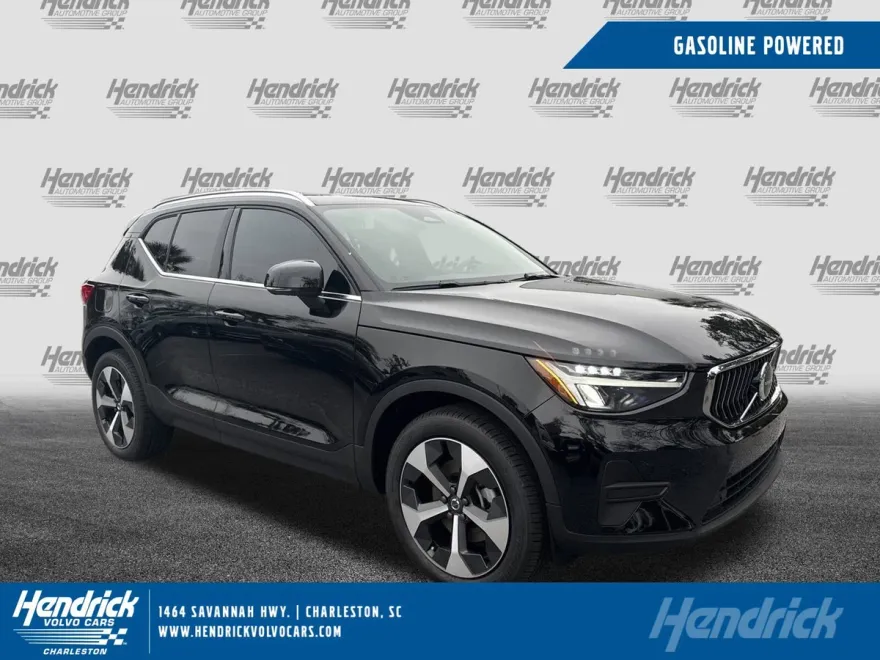 2025 Volvo XC40 Core photo 1
