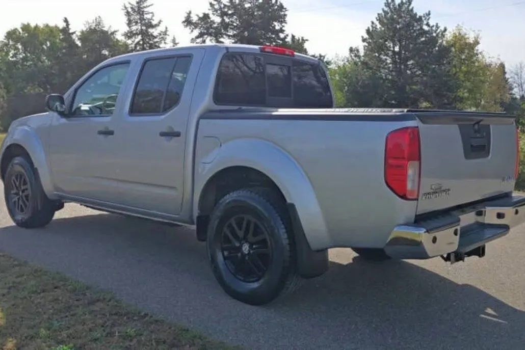 2016 Nissan Frontier SV photo 1