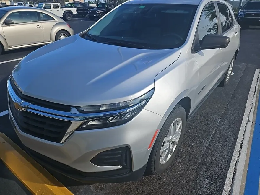 2022 Chevrolet Equinox LS photo 1