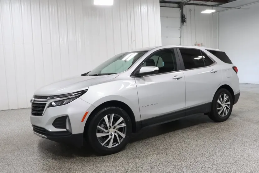 2022 Chevrolet Equinox LT photo 1