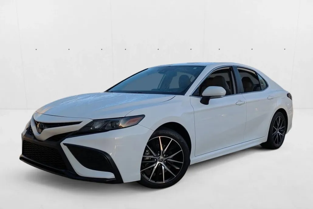 2024 Toyota Camry SE photo 1