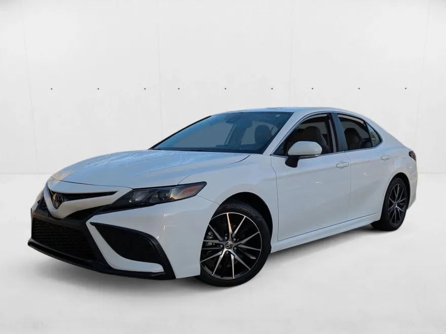 2024 Toyota Camry SE photo 1