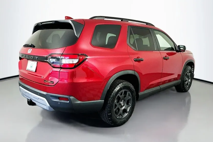 2025 Honda Pilot TrailSport photo 1