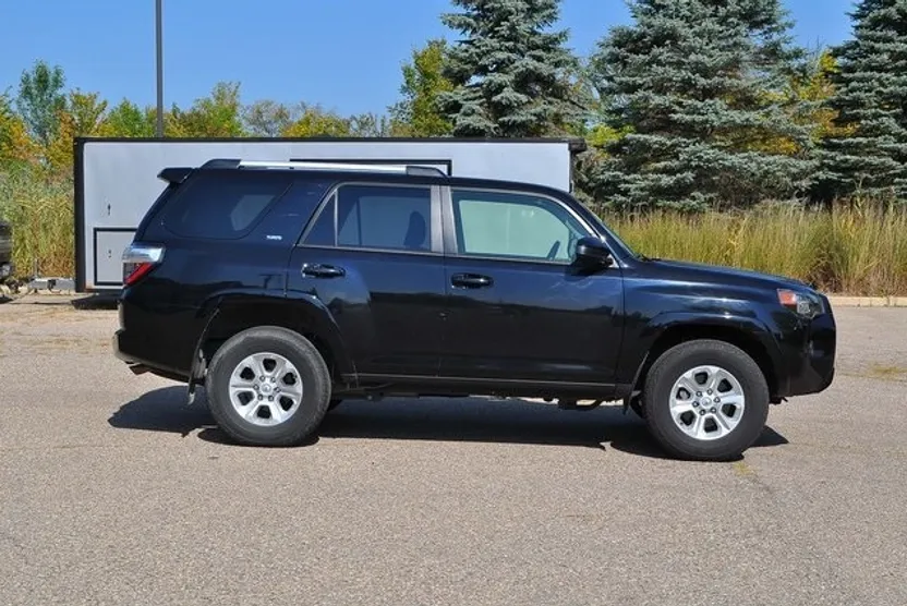2024 Toyota 4Runner SR5 4WD photo 1