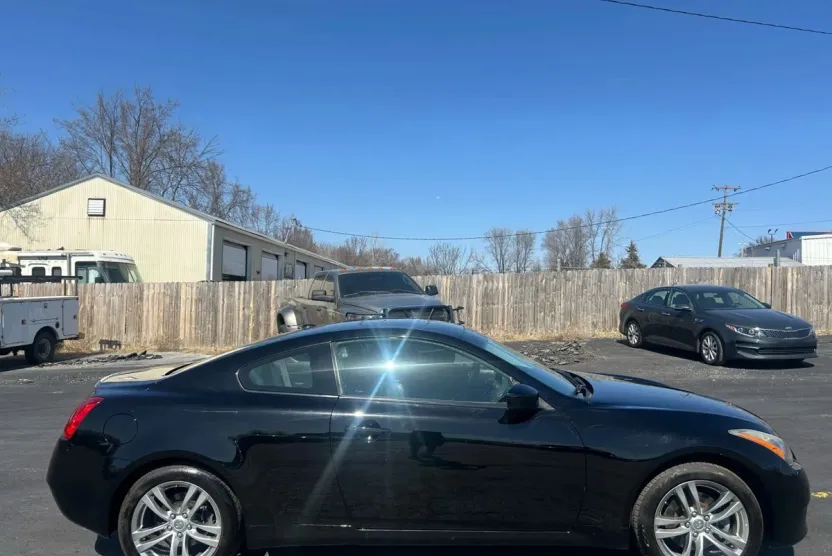 2009 Infiniti G37 photo 1